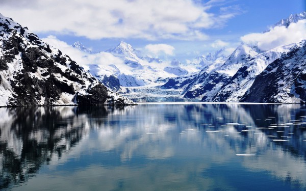glaciar lake in the mountains wallpaper 2880x1800