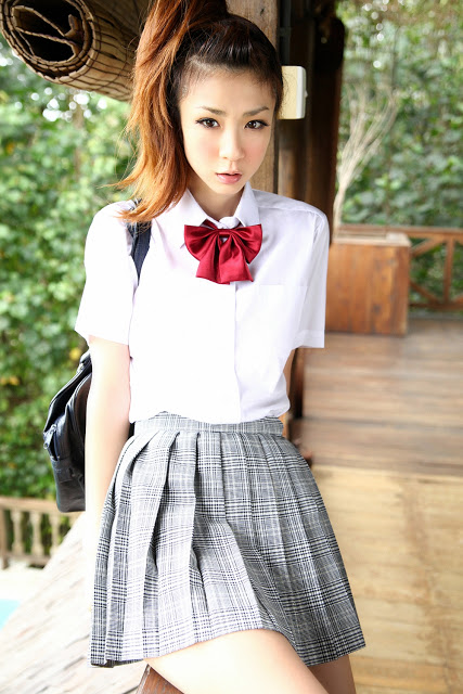 SlickDog-AkiHoshino_schoolgirl_01.jpg
