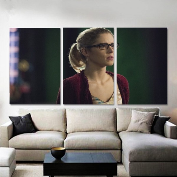 emily-bett-rickards-as-felicity-smoak-in-arrow-za.jpg